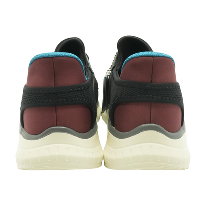 Black Low-Top Athletic Shoes