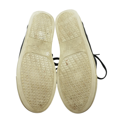 Black Low-Top Athletic Shoes