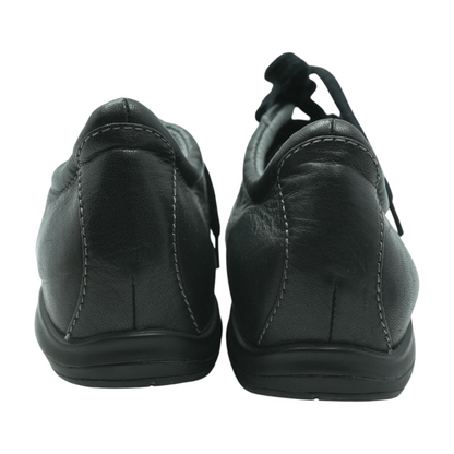 Low-Top Athletic Shoes