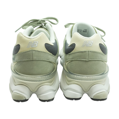 9060 Low-Top Athletic Shoes