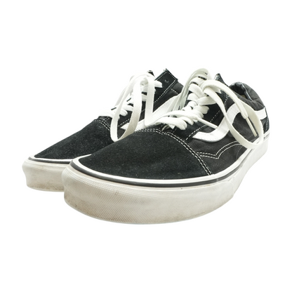 Black Low-Top Athletic Shoes