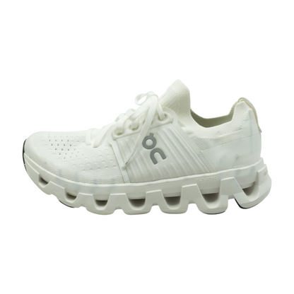 On Cloud Cloud Swift Low-Top Athletic Shoes – Image 1
