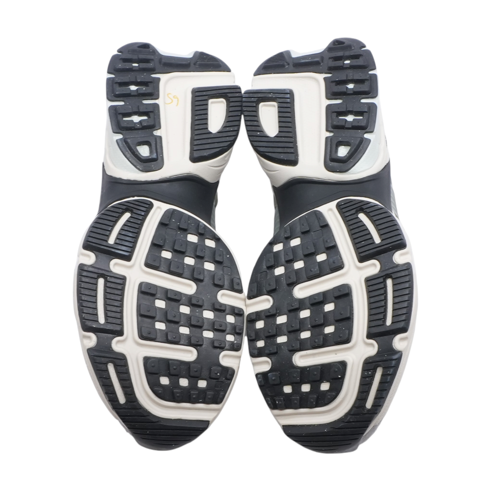 V2K Run Low-Top Athletic Shoes
