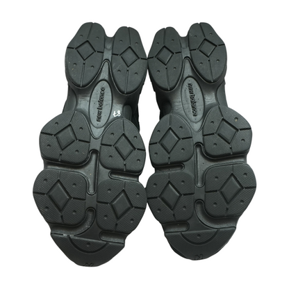 9060 Low-Top Athletic Shoes