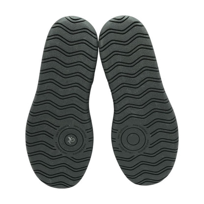 CT302 Black Low Top Athletic Shoes
