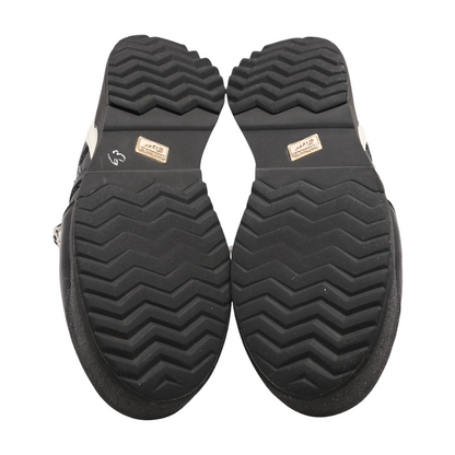 Black Low-Top Athletic Shoes