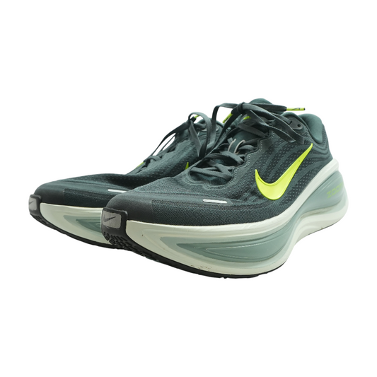 Vomero Plus Low-Top Athletic Shoes