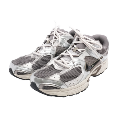 V5 RNR Low-Top Athletic Shoes