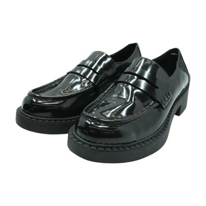 Low-Top Athletic Shoes