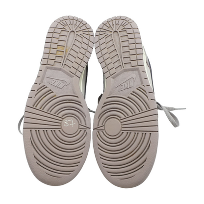Dunk Low SE Low-Top Athletic Shoes