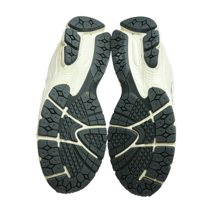2002R Low-Top Athletic Shoes