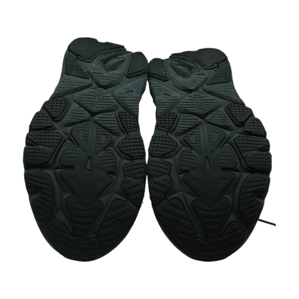 Arahi 8 Low-Top Athletic Shoes