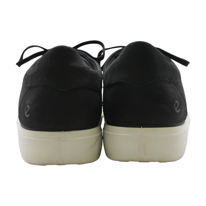 Black Low-Top Athletic Shoes