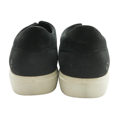 Soft 7 Low-Top Athletic Shoes