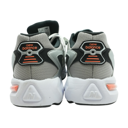 725v1 Low-Top Athletic Shoes