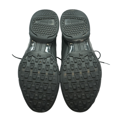 Black Low-Top Athletic Shoes