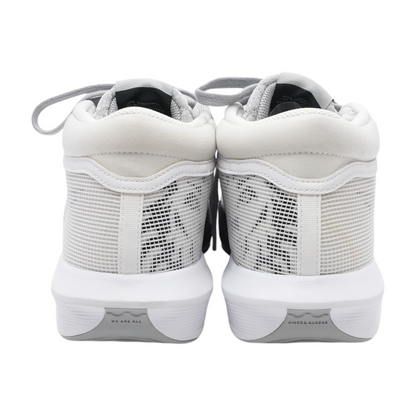 LeBron Witness 8 Low-Top Athletic Shoes