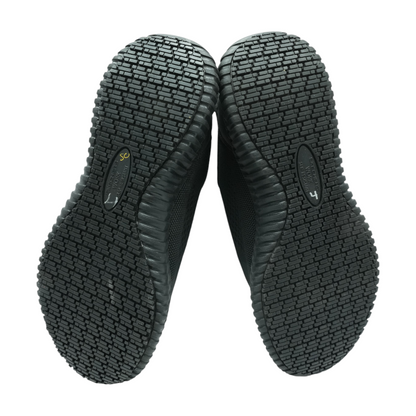 Black Low-Top Athletic Shoes