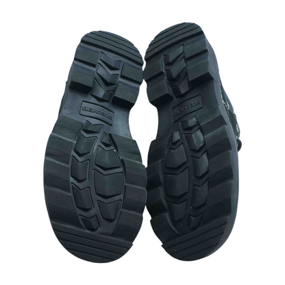 Black Low-Top Athletic Shoes