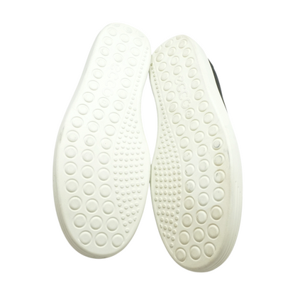 Soft 7 Low-Top Athletic Shoes