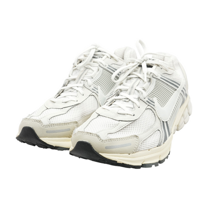 Zoom Vomero 5 Low-Top Athletic Shoes