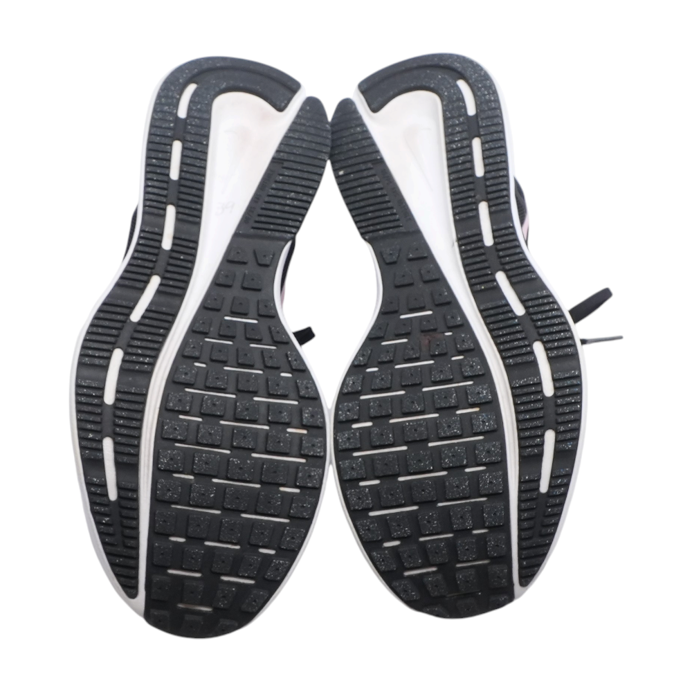 Swift 3 Low-Top Athletic Shoes