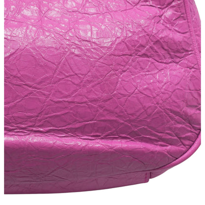 Le Cagole Shoulder Bag in Lipstick Pink