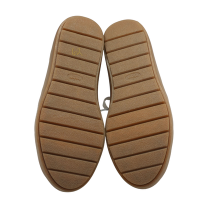 Time Off Win Low-Top Athletic Shoes