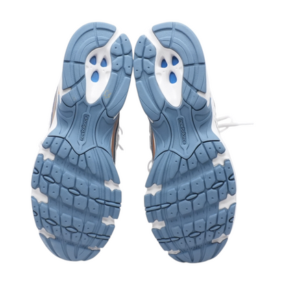 740v2 Low-Top Athletic Shoes