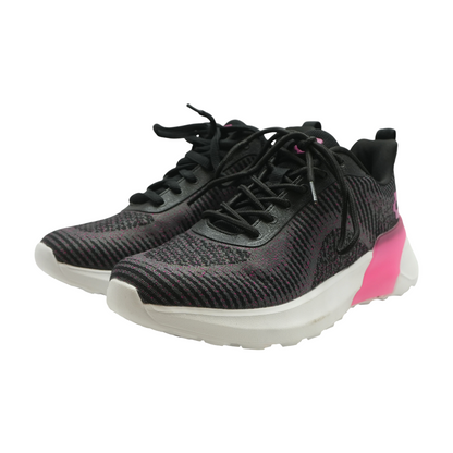 Black Low-Top Athletic Shoes