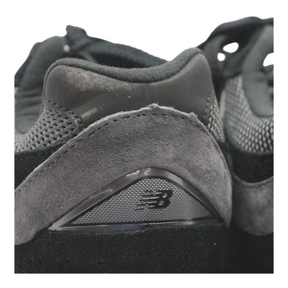 2002R Black Low Top Athletic Shoes