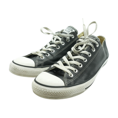Black Low-Top Athletic Shoes