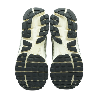 Zoom Vomero 5 Low-Top Athletic Shoes