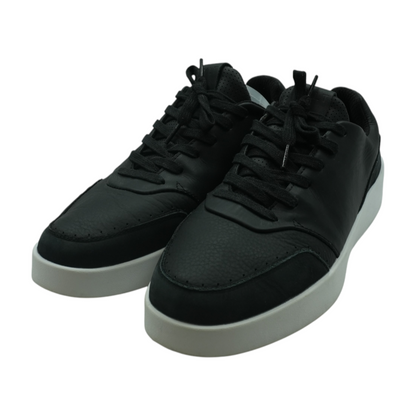 Black Low-Top Athletic Shoes