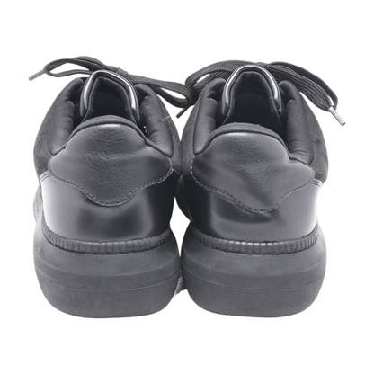 Black Low-Top Athletic Shoes