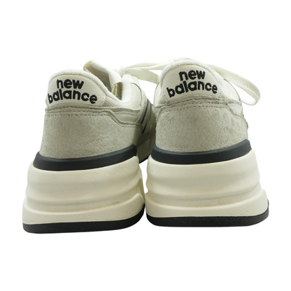 997R Low-Top Athletic Shoes