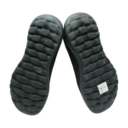 Low-Top Athletic Shoes