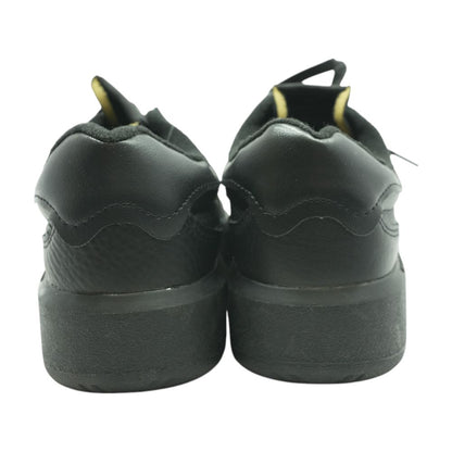 CT302 Black Low Top Athletic Shoes