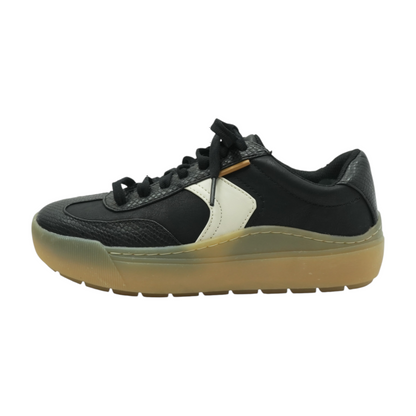 Time Off Win Low-Top Athletic Shoes