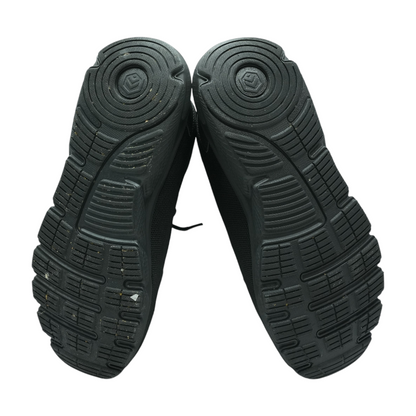Black Low-Top Athletic Shoes
