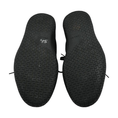 Black Low Top Athletic Shoes