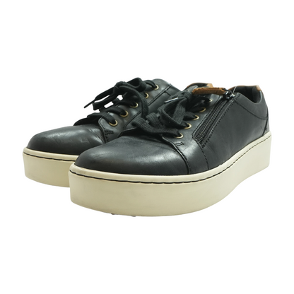 Black Low-Top Athletic Shoes