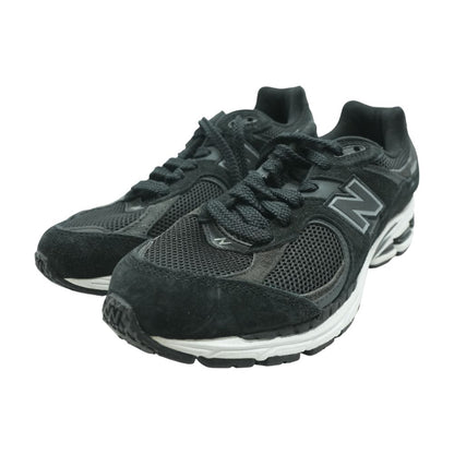 2002R Black Low Top Athletic Shoes