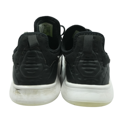 Free TR 8 Low-Top Athletic Shoes