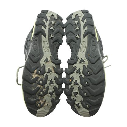 Black Low-Top Athletic Shoes
