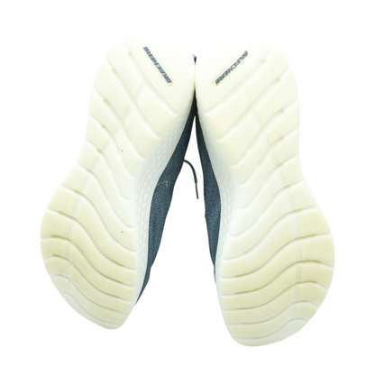 Low-Top Athletic Shoes