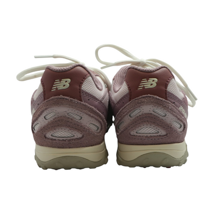 204L Athletic Shoes