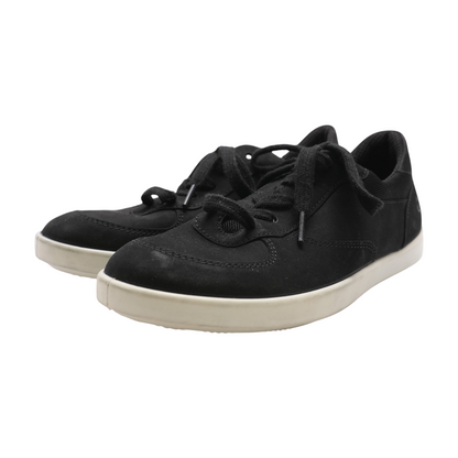 Black Low-Top Athletic Shoes