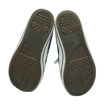 Low-Top Athletic Shoes