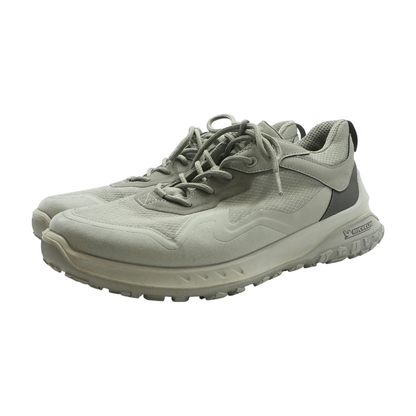 Gray Low-Top Athletic Shoes